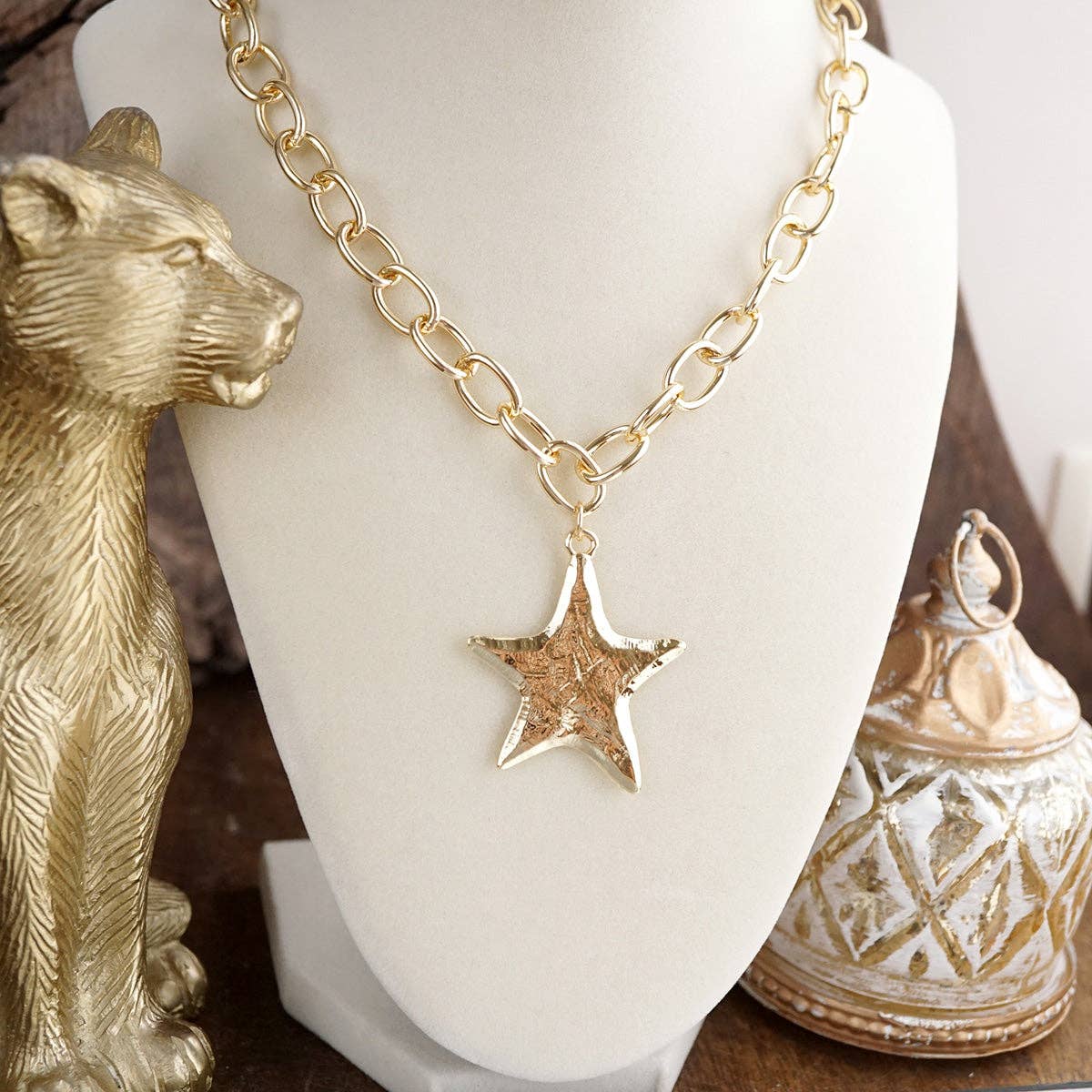Large Gold Star Statement Necklace – Golden Keepsake