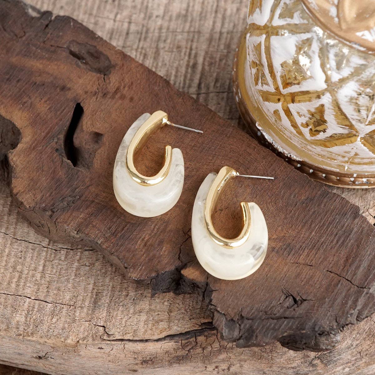 Golden Ember – Sculptural Acrylic Hoop Earrings